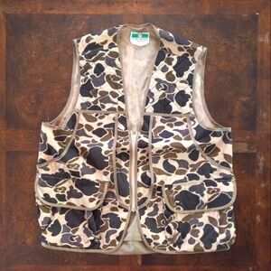 Game Winner Sportswear duck camo multi pocket vest size large